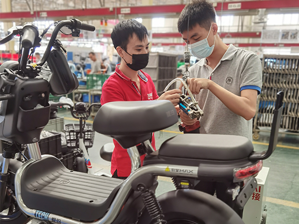 強強聯(lián)合：速耐電動車自動鉚釘槍攜手愛瑪打造中國“智造”電動自行車